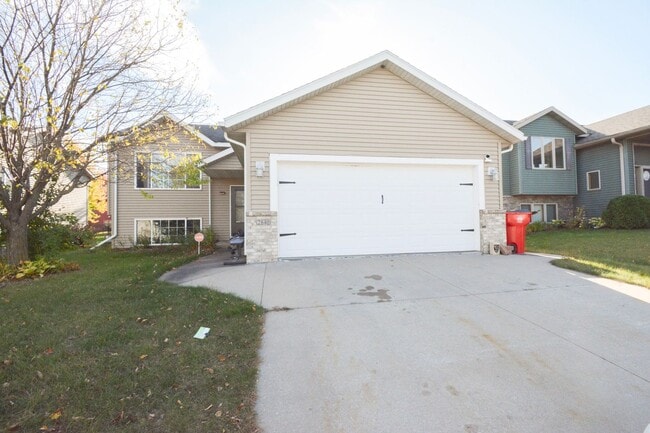 Primary Photo - Modern 5-Bedroom Home for Rent in Rochester MN with Garage & Fenced Yard