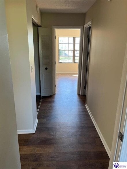 Building Photo - 1014A Windview Pl