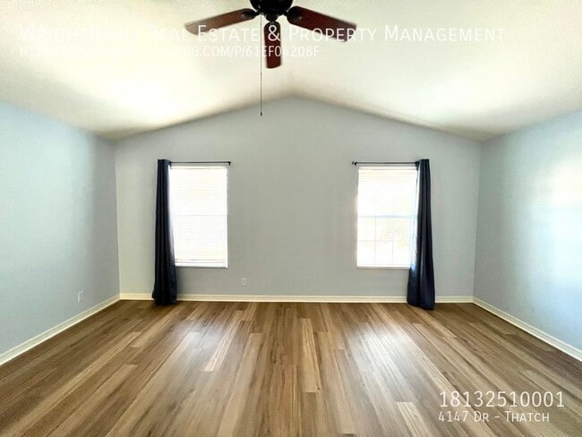 Building Photo - Large townhome at Sabal Pointe!