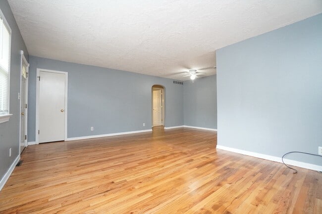 Building Photo - 1517 Chrisway Dr