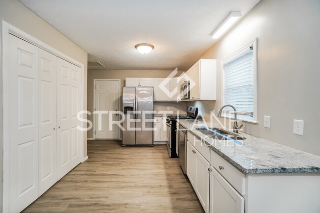 Building Photo - Charming 3 Bedroom in Whitehall!