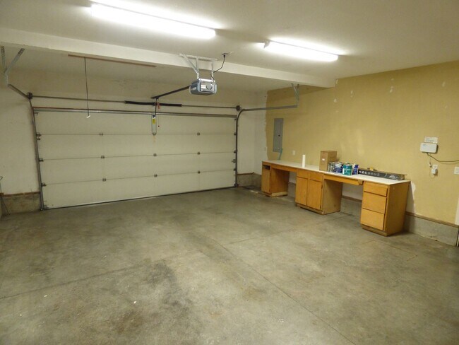 Building Photo - Rent Special: 1/2 Off First Full Month's Rent