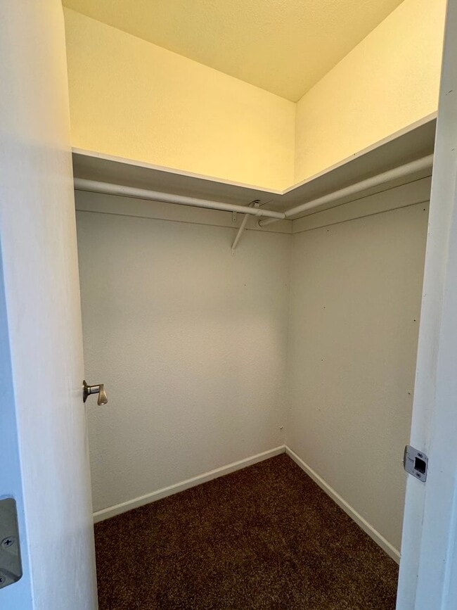 Building Photo - Adorable Home in SW Redmond with Huge Back...