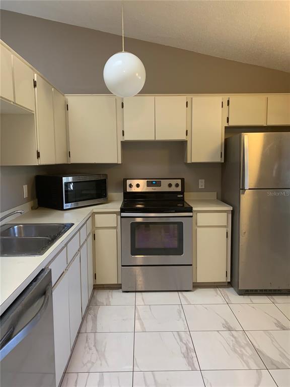 Building Photo - 9868 Lancewood St