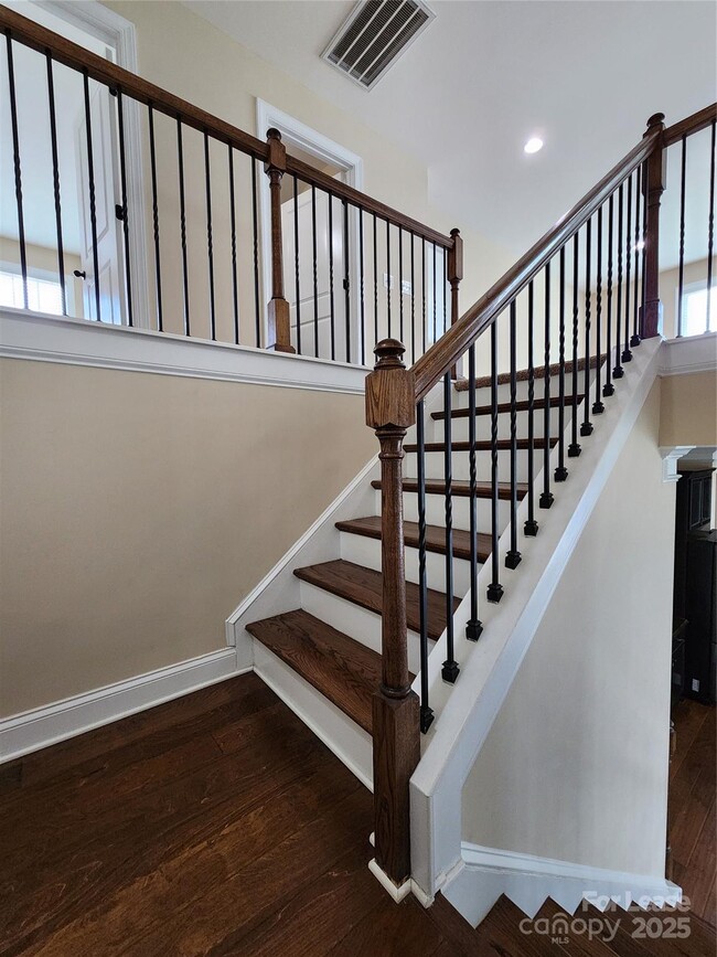 Building Photo - 1425 Skygrove Pl NW