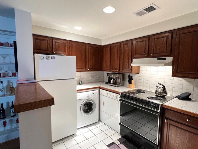 Kitchen - 1724 Willard St NW