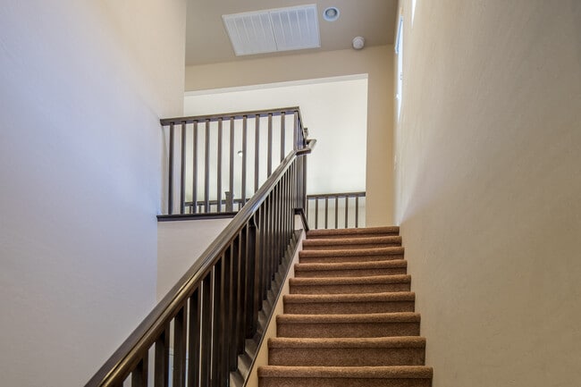 Building Photo - ABSOLUTELY STUNNING HOME IN POSH DOWNTOWN SUMMERLIN!