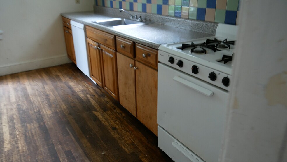 Building Photo - 96 Huntington St