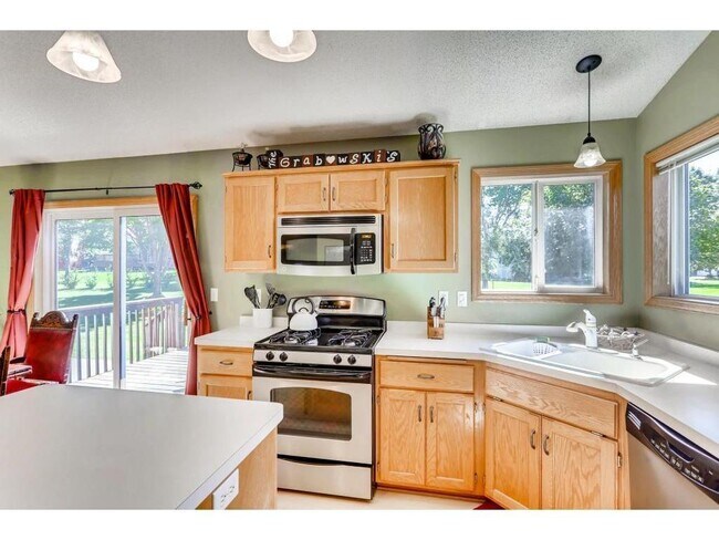 Building Photo - 608 Holly Cir SW