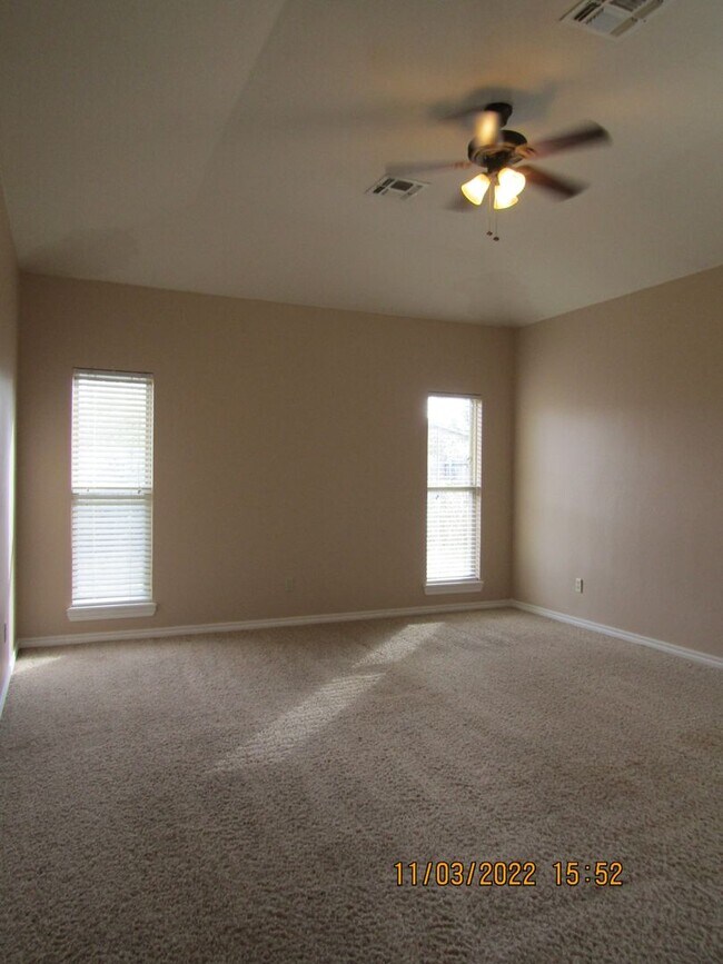 Building Photo - PETS NEGOTIABLE  !!!