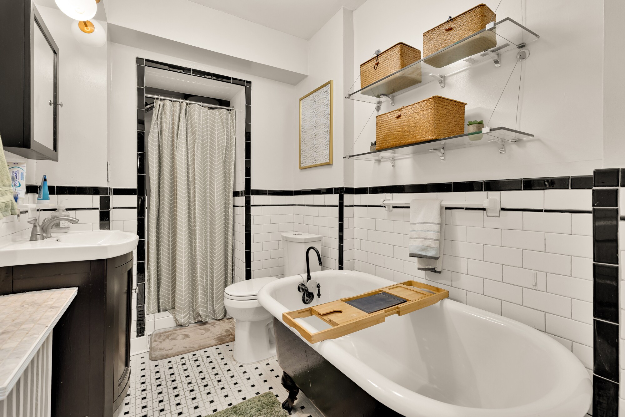 Building Photo - 207 V St NE