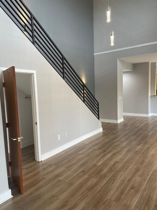 Building Photo - 575 Elm Ave