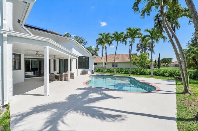 Building Photo - 410 Sabal Way