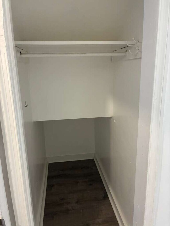 Building Photo - 4136