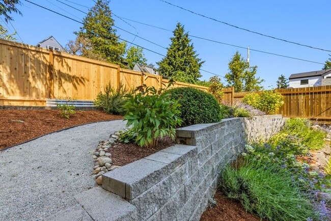 Building Photo - Charming and Cozy Air-Conditioned High Point Rambler (1st Month Free)