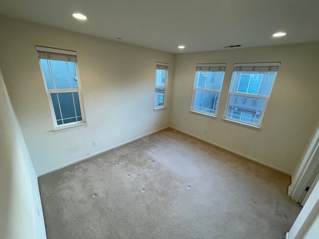 Building Photo - $3995 / 3BR - GORGEOUS NEWER MILPITAS HOME