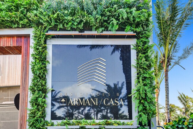 Building Photo - 18975 Collins Ave