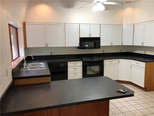 Building Photo - 480 Lansingville Rd