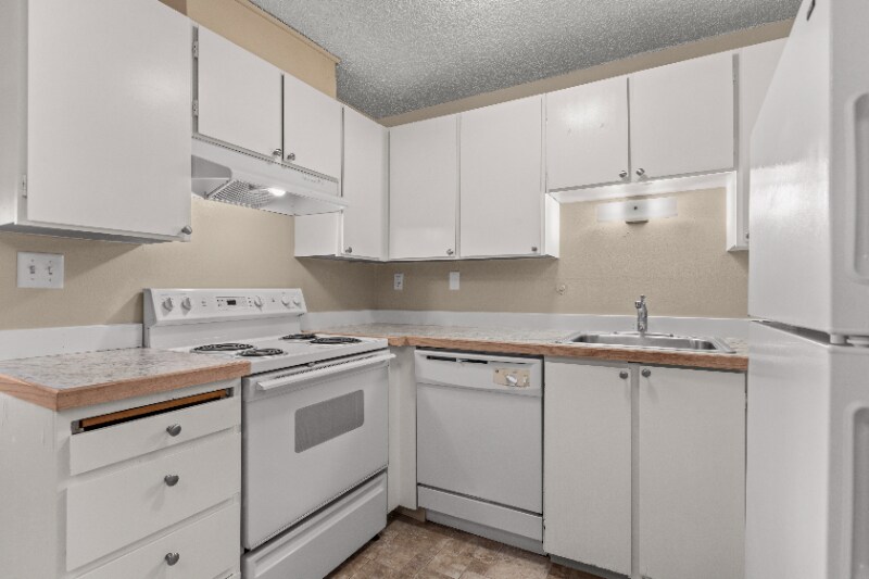 Building Photo - 11540 Pinehurst Way NE