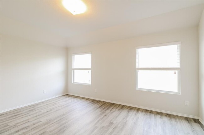 Building Photo - 2610 Lina Dr