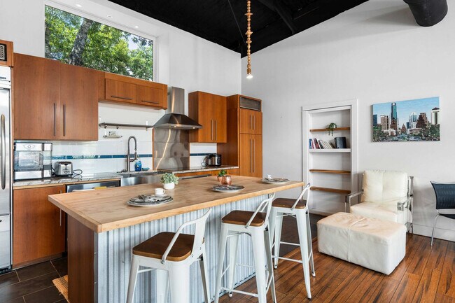 Building Photo - 9801 Mor Dr