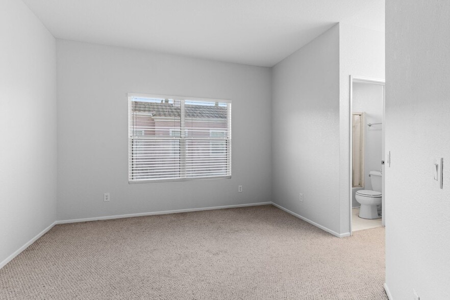 Building Photo - 1050 S Volterra Way