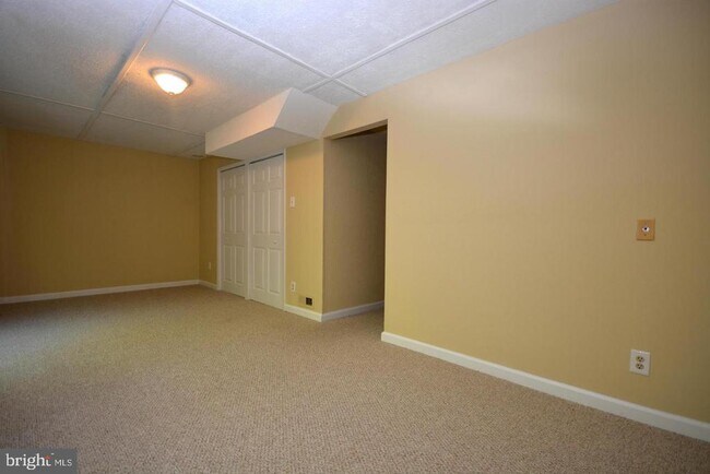 Building Photo - 3151 Ellenwood Dr