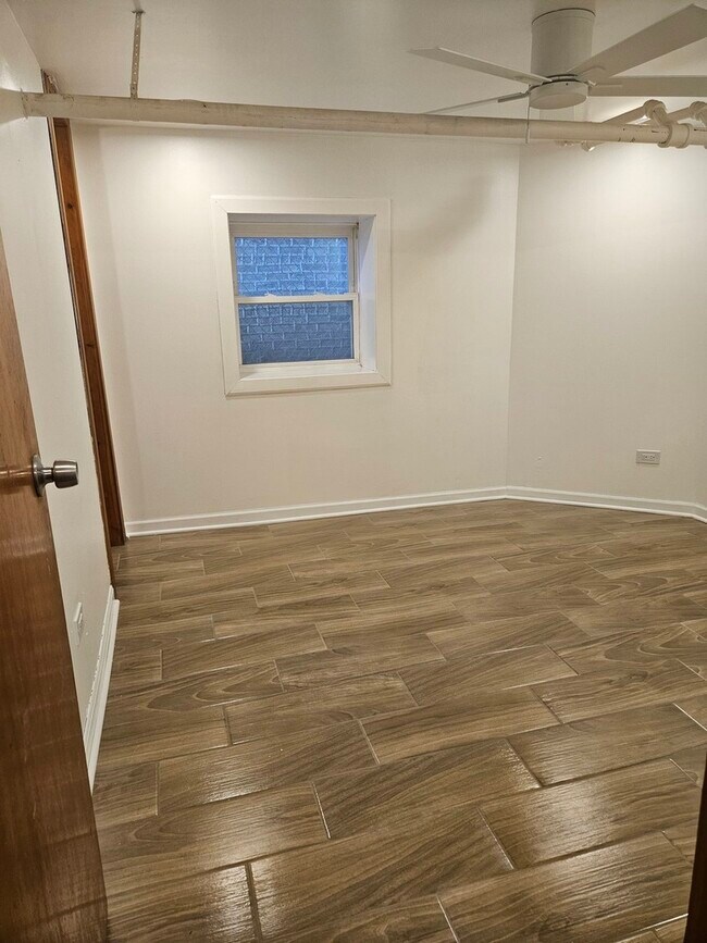 Building Photo - 4839 N Lawndale Ave