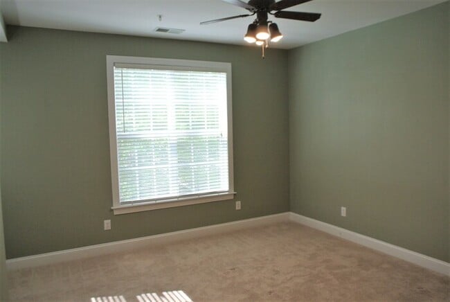 Building Photo - 1621 Providence Glen Dr