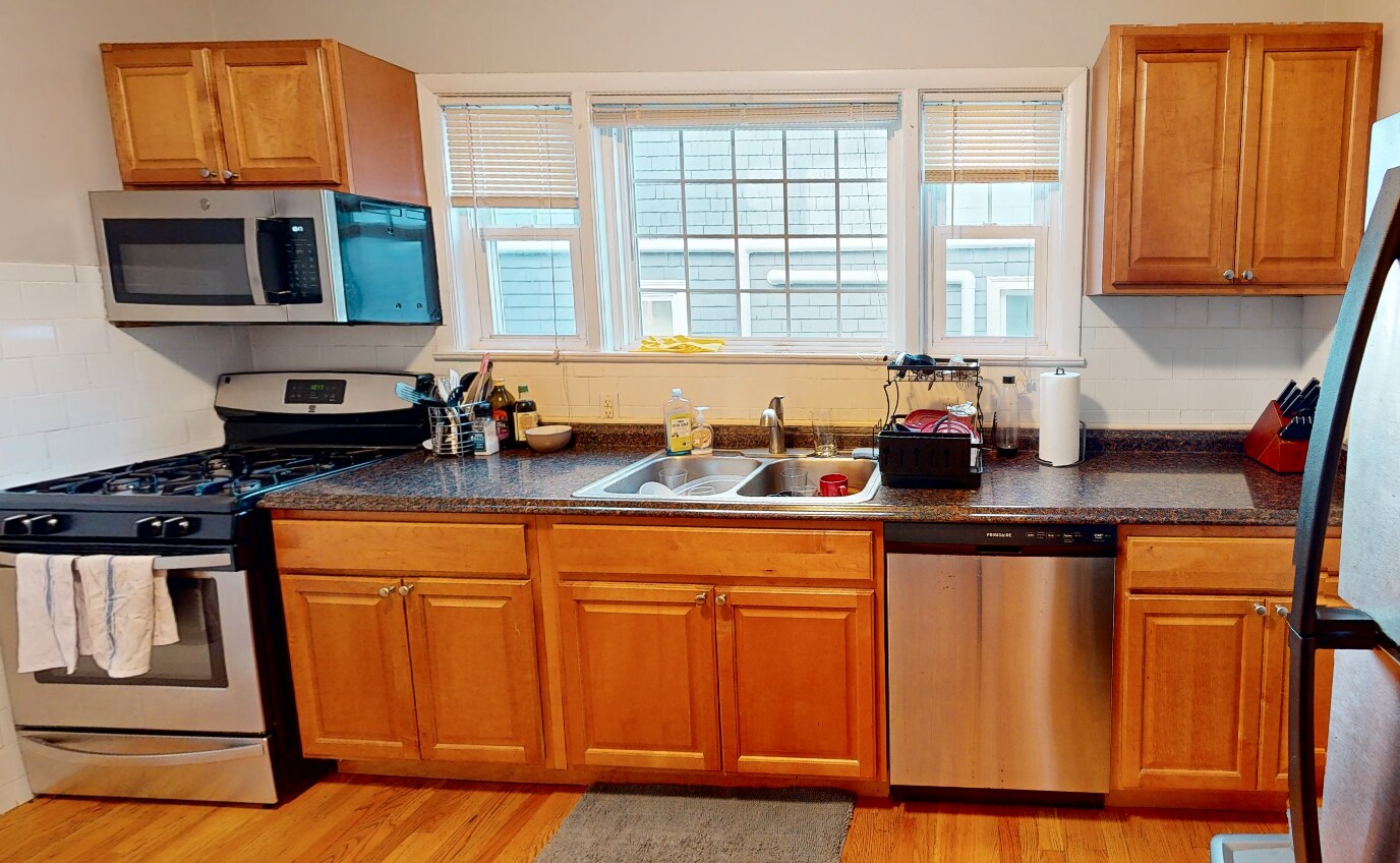 Building Photo - 23 Tufts St