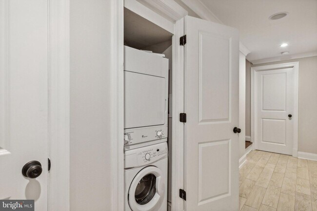 Building Photo - 39 U St NE