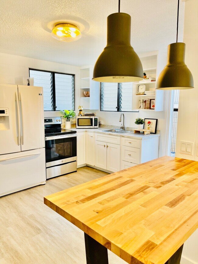 Kitchen - 2864 Waialae Ave