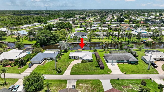 Building Photo - 416 SE Naranja Ave