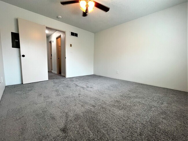 Building Photo - Must See Bright and welcoming one bedroom ...