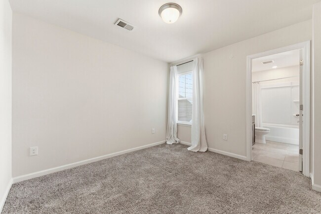 Building Photo - 1429 Vayda Ct