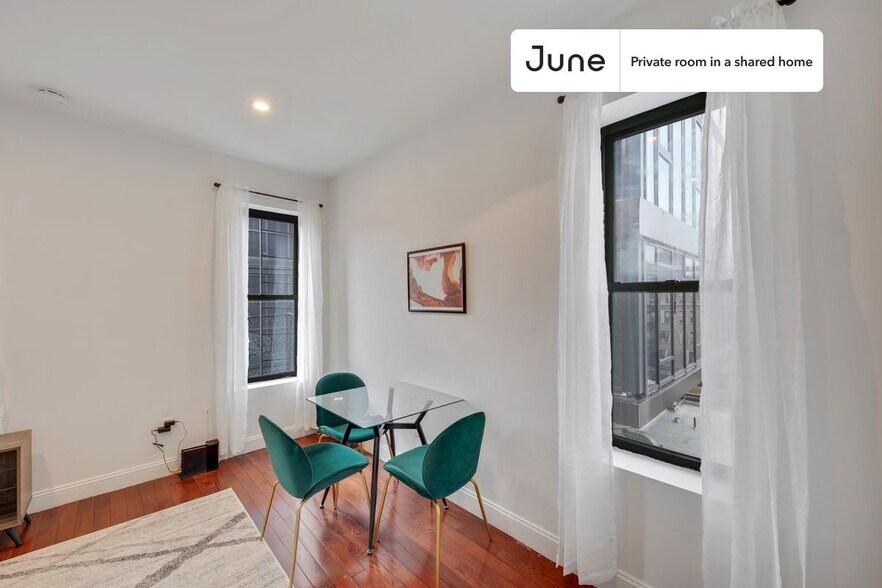 Building Photo - Private bedroom in 4 bed/1 bath Home