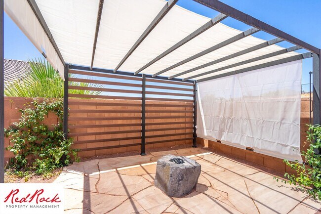 Building Photo - Stunning 4 Bedroom Home. Dog friendly!
