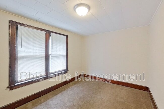 Building Photo - 461 Reinhard Ave