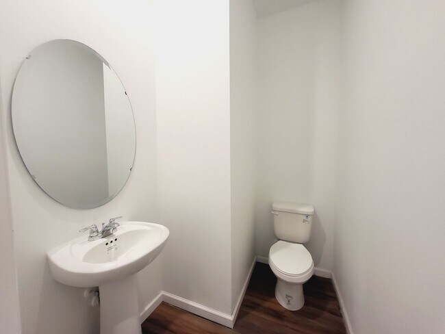 Building Photo - 3 Bedroom 2.5 Bathroom Townhome For Rent w...