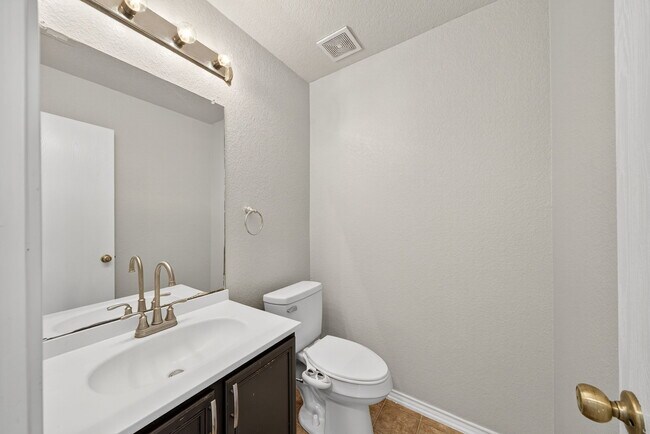 Building Photo - 7719 Mesquite Farm