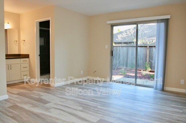 Building Photo - 937 Miramonte