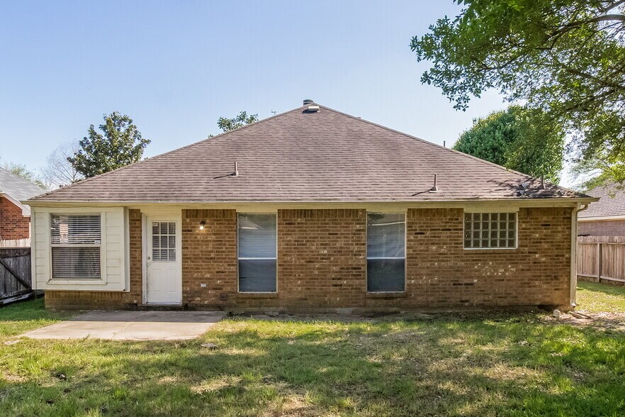 Building Photo - 21054 Carmel Valley Dr
