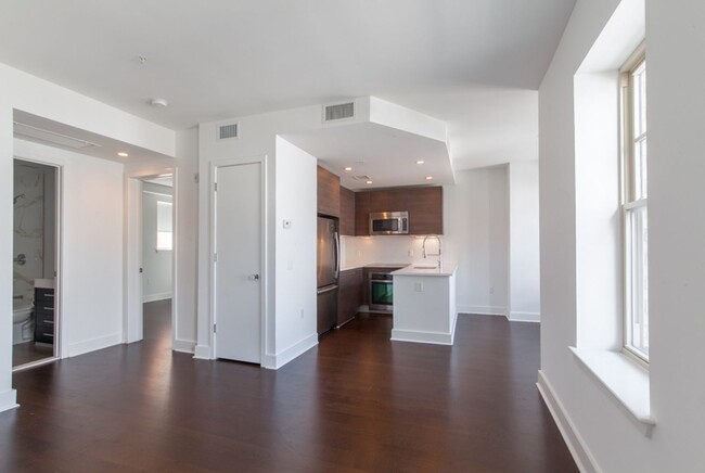 Building Photo - The Perfect Petworth Pad!