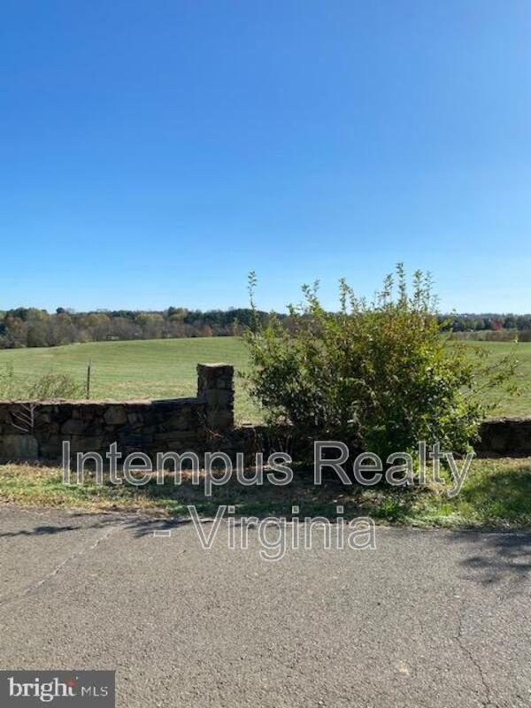 Building Photo - 7296 Fenton Farm Ln