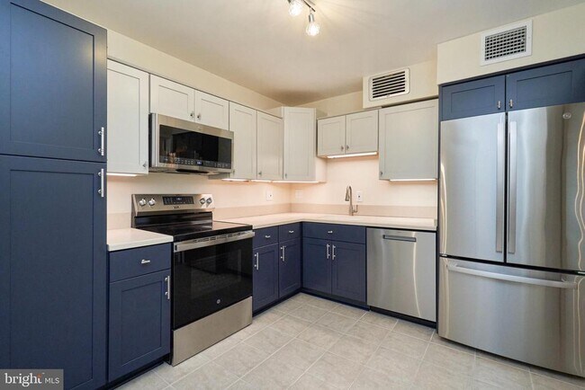 Building Photo - 1800 Old Meadow Rd