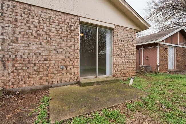 Building Photo - 6203 SE 47th St