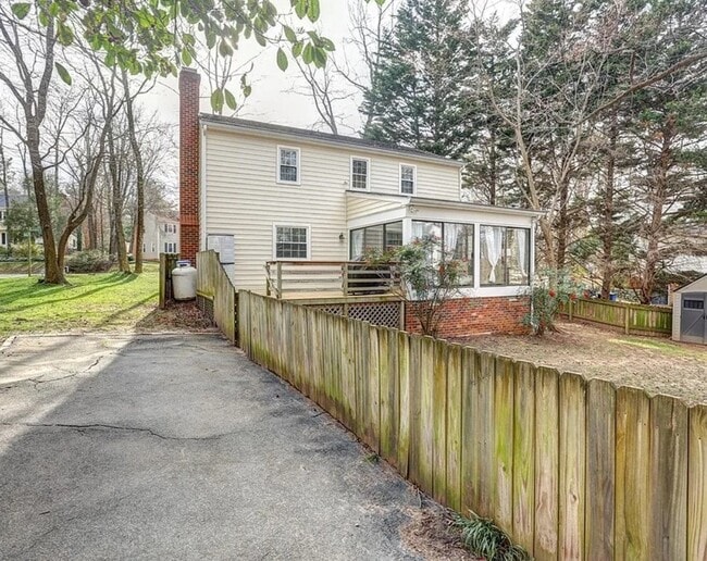 Building Photo - 10632 Looking Glass Rd