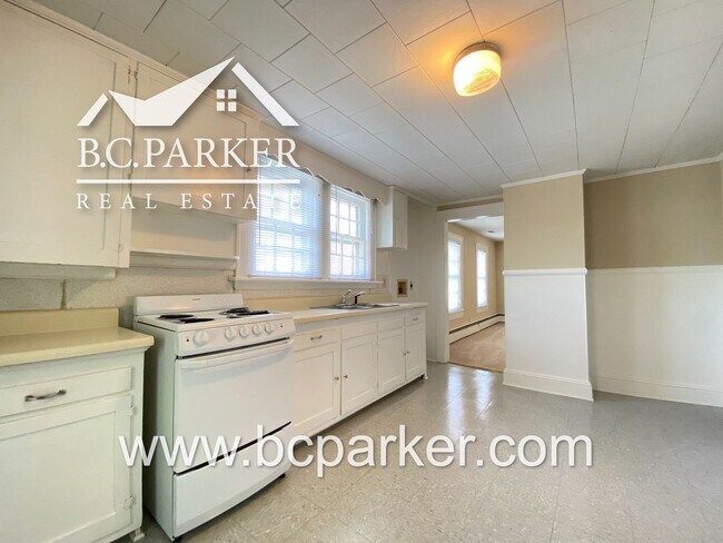 Building Photo - 2 Bedroom, 1 Bath - Apartment