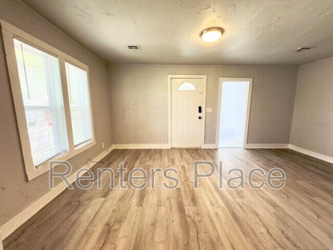 Building Photo - 3119 W 41st St