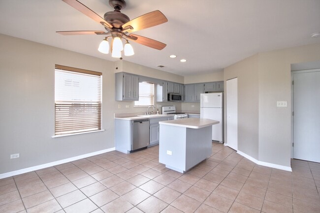 Building Photo - 16472 Teton Dr